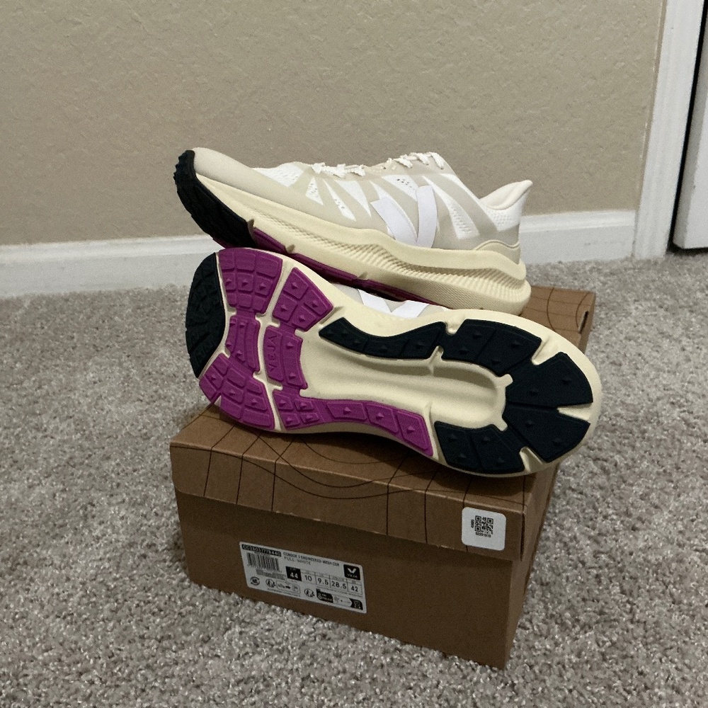 NWT Veja Condor 3 Full White
